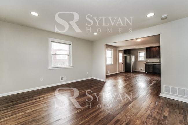 Building Photo - This inviting 4 bedroom 2 bathroom home is...