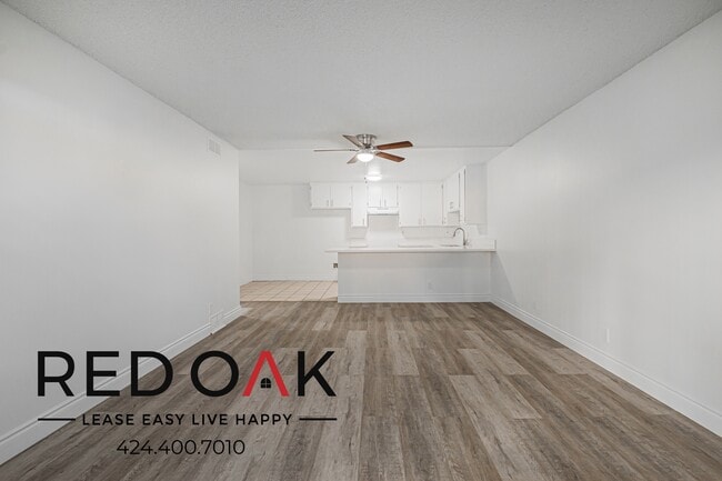 Building Photo - 10133 Pinewood Ave