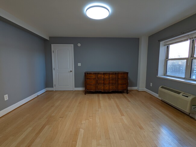 Bedroom - 70 S Munn Ave