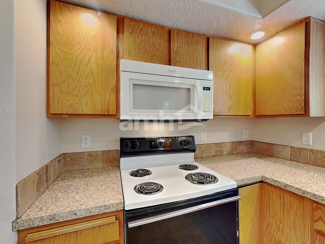 Building Photo - 2401 Louisiana Pl