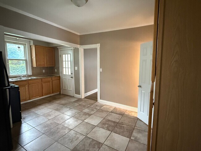 Foto del edificio - Charming 4-Bedroom Single-Family Home | Section?8 Eligible