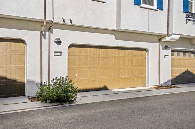 Building Photo - 30411 Town Square Dr
