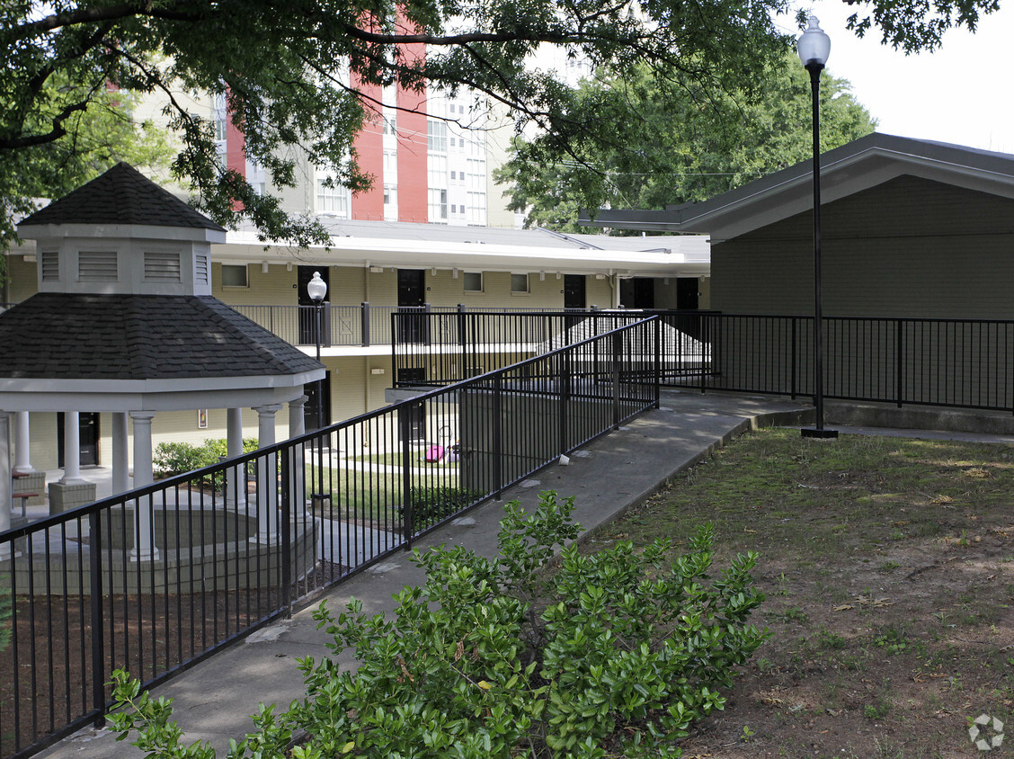 Foto del edificio - The Gardens At Collegetown