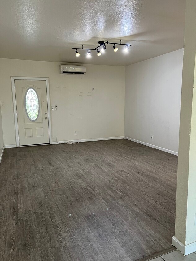 Living room - 2335 W Pacific Ave