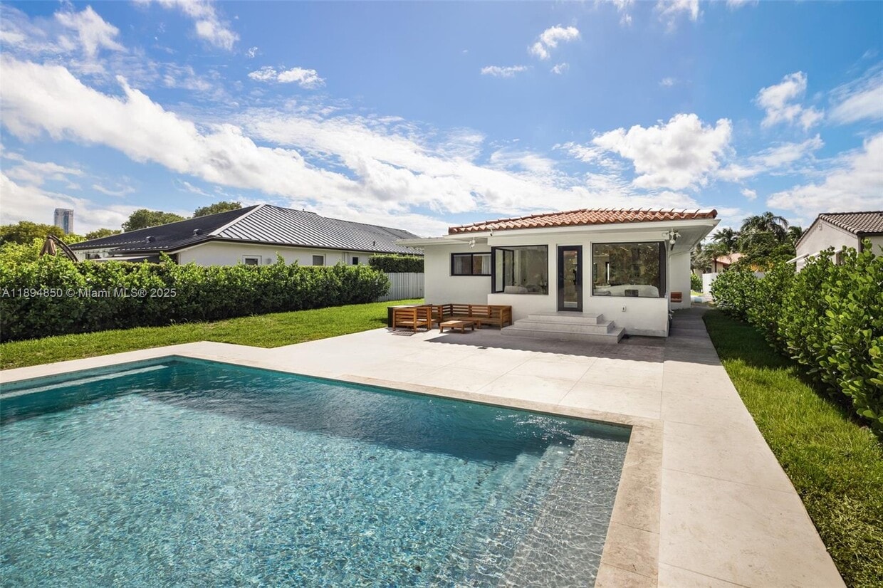 Foto principal - 615 SW 21st Rd