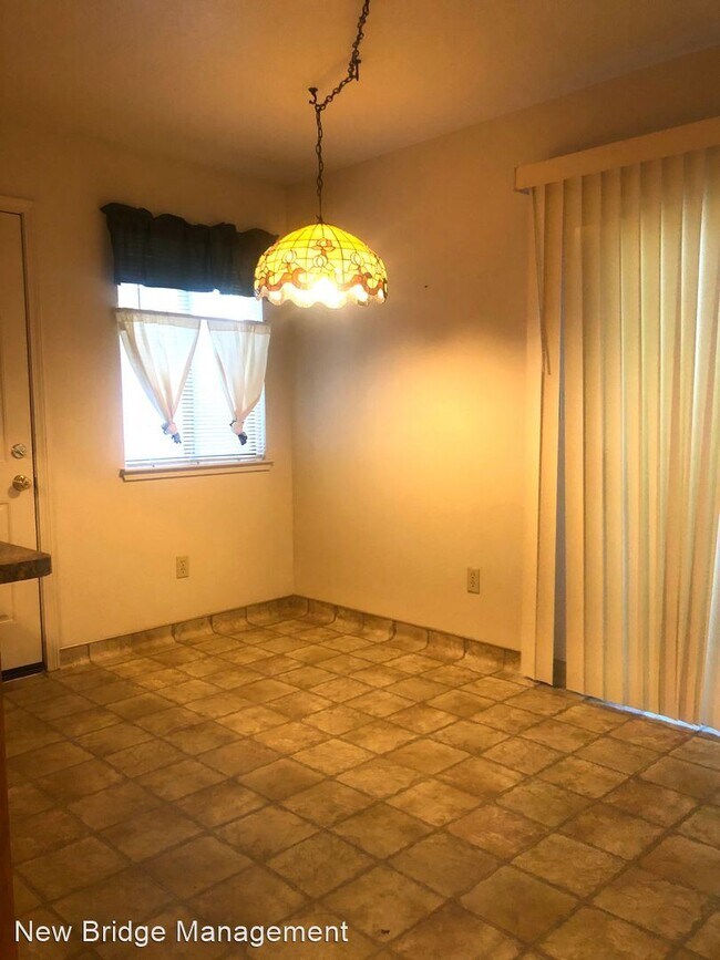 Building Photo - 2 br, 1.5 bath House - 1189 East Ave