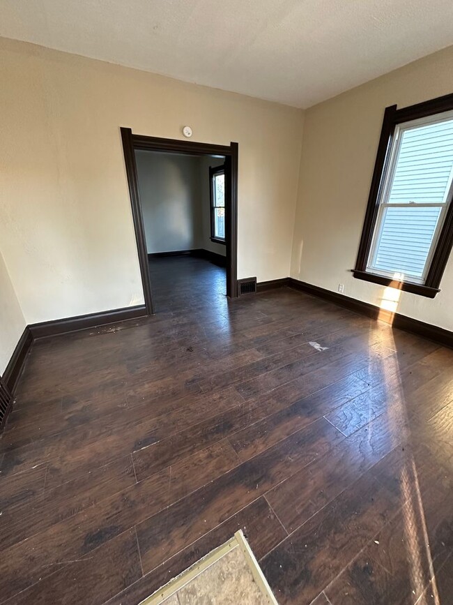 Building Photo - 3 bedroom 1 bath