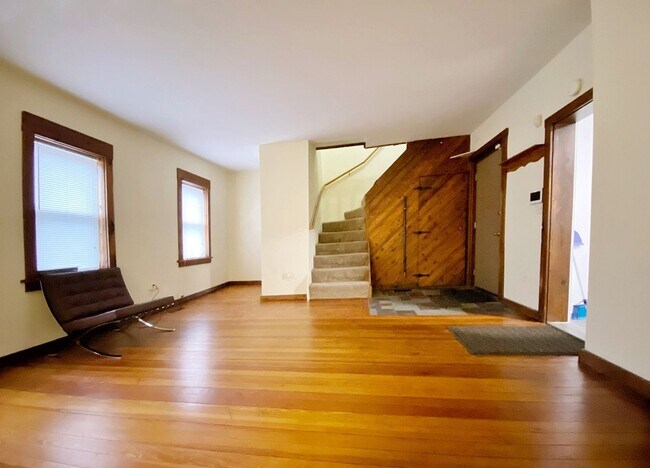 Building Photo - Affordable German Village house with fence...