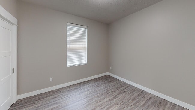 Building Photo - 713 Legacy Dr