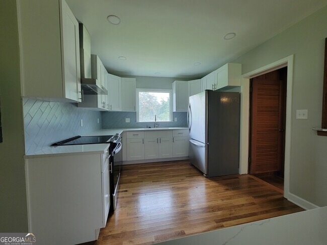 Building Photo - 2070 Black Fox Dr NE