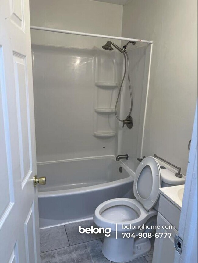 Building Photo - 5724 Phillips St