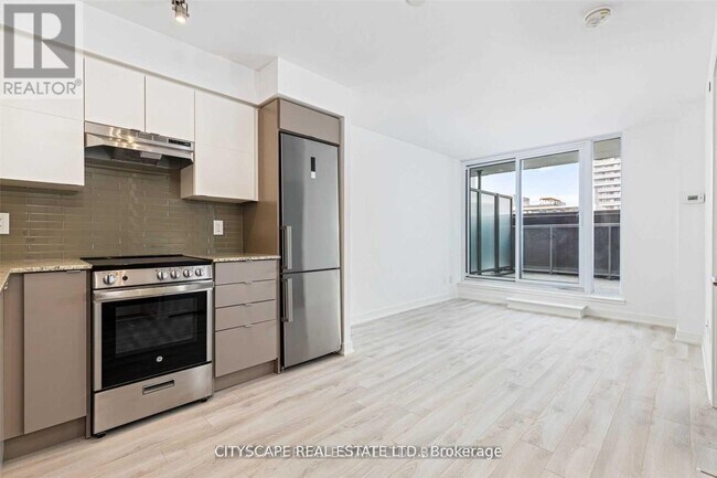 Building Photo - 120-120 Varna Dr