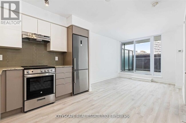 Building Photo - 120 Varna Dr