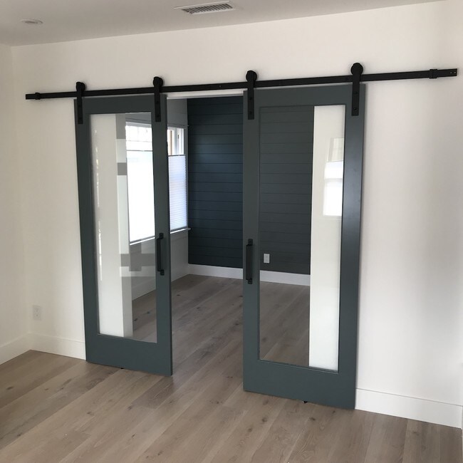 #rd habitaciones se convirtieron en una oficina en casa/nurser - 318 Wisconsin Ave