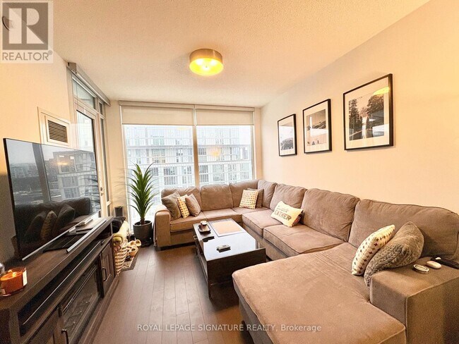 Building Photo - 455 Front St E