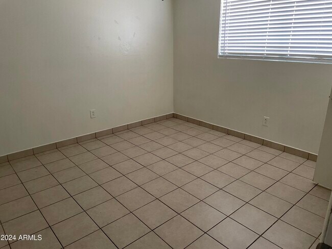 Foto del edificio - 1205 W Southern Ave