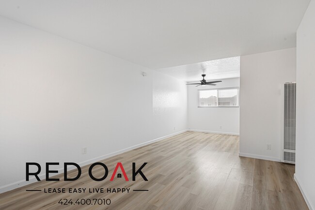 Foto del edificio - Fantastic Two Bedroom with Stunning Floors...