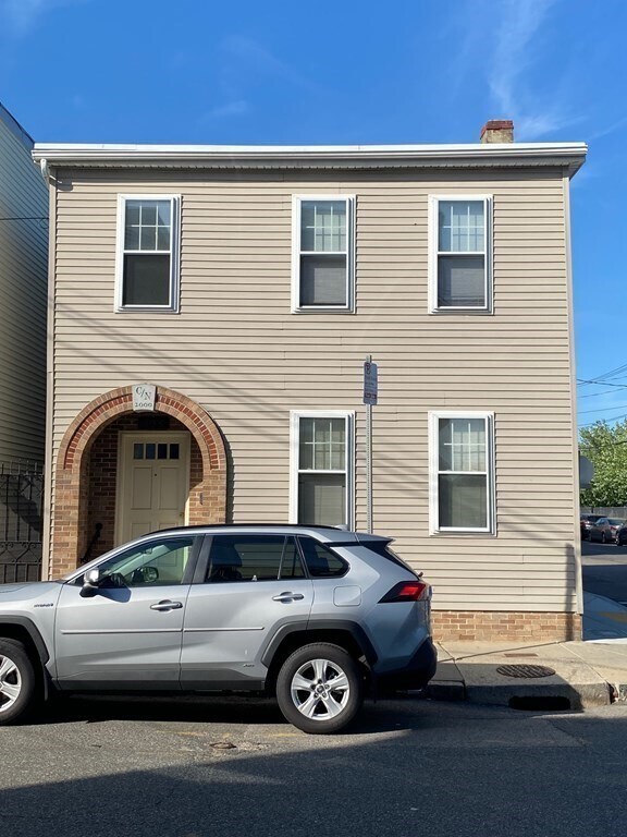 Primary Photo - 198 Putnam St