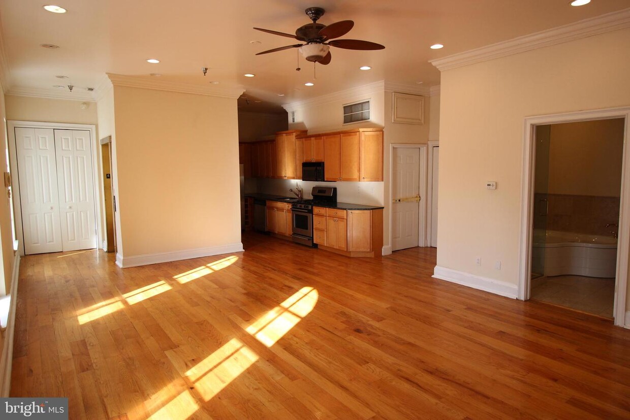 113 Chestnut St Unit 4F, Philadelphia, PA 19106 - Room For Rent In ...