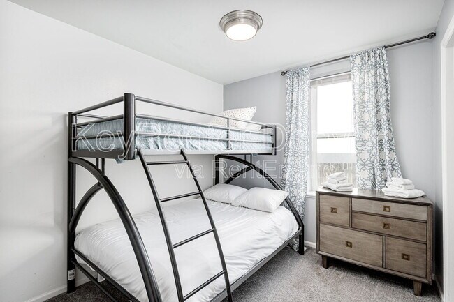 Foto del edificio - 2409 Tremont Pl