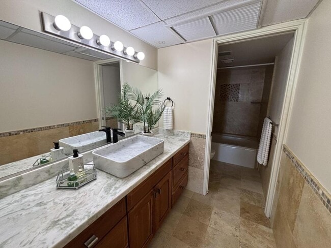 Building Photo - 1600 Ala Moana Blvd