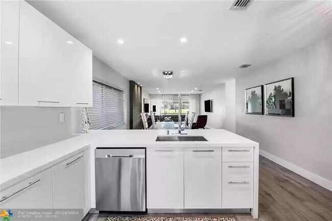 Foto del edificio - 9922 NW 65th Ct