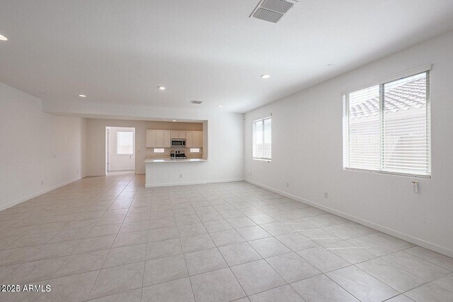 Foto del edificio - 16434 W Saguaro Park Ln