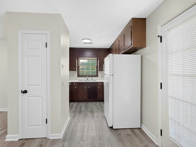 Building Photo - 6209 Friar Tuck Dr NW