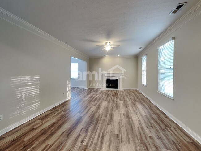 Foto del edificio - 6213 Womersley Dr