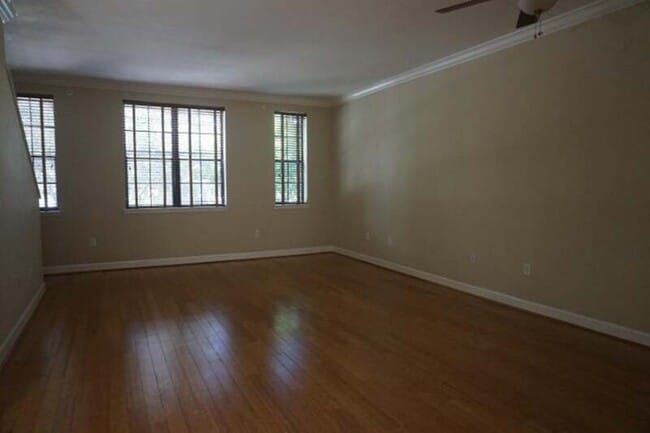 Building Photo - 612 Fern St