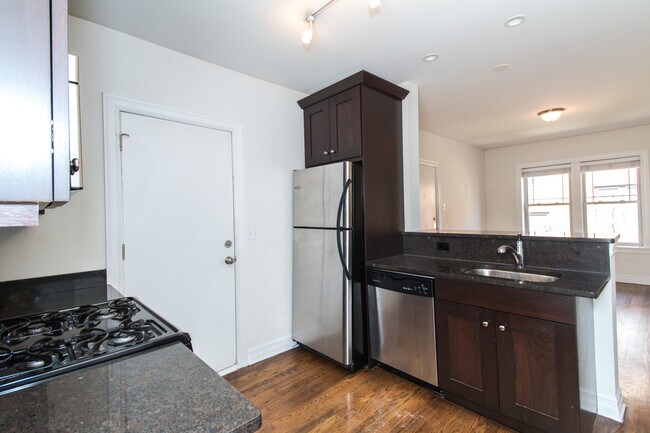 Foto del edificio - 3808 N Sheffield Ave