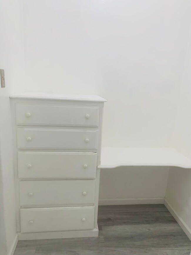 Building Photo - 132 S Canon Dr