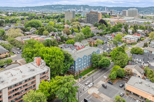 Community Context - Weidler Commons