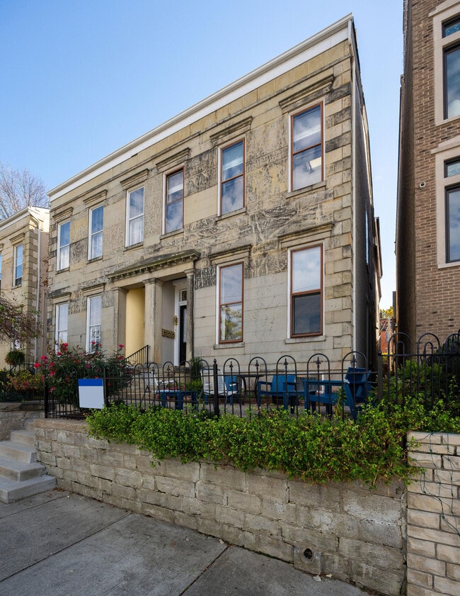 Building Photo - 225 Riverside Dr