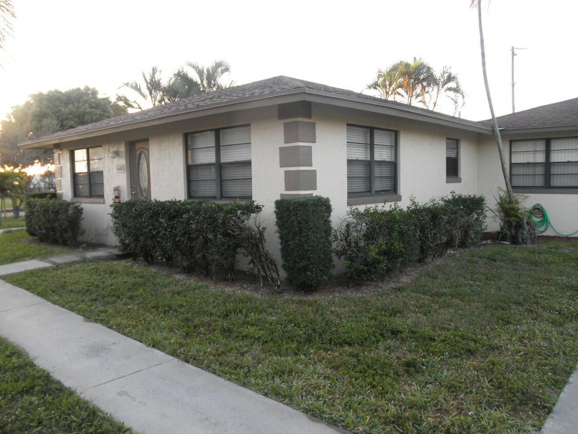 Primary Photo - 4648 Summit Blvd