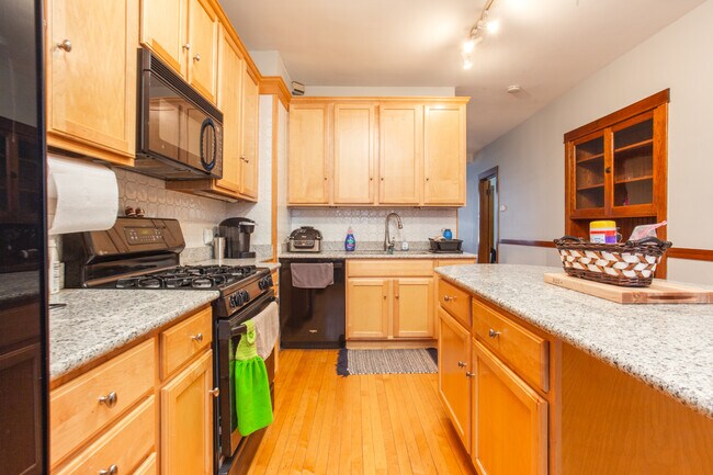 Building Photo - 1538 W Wrightwood Ave