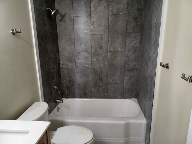 Foto del edificio - 306 Maplewood Ave NE