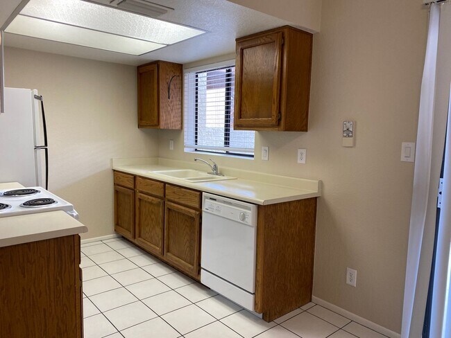 Building Photo - 16510 E Palisades Blvd Unit 26
