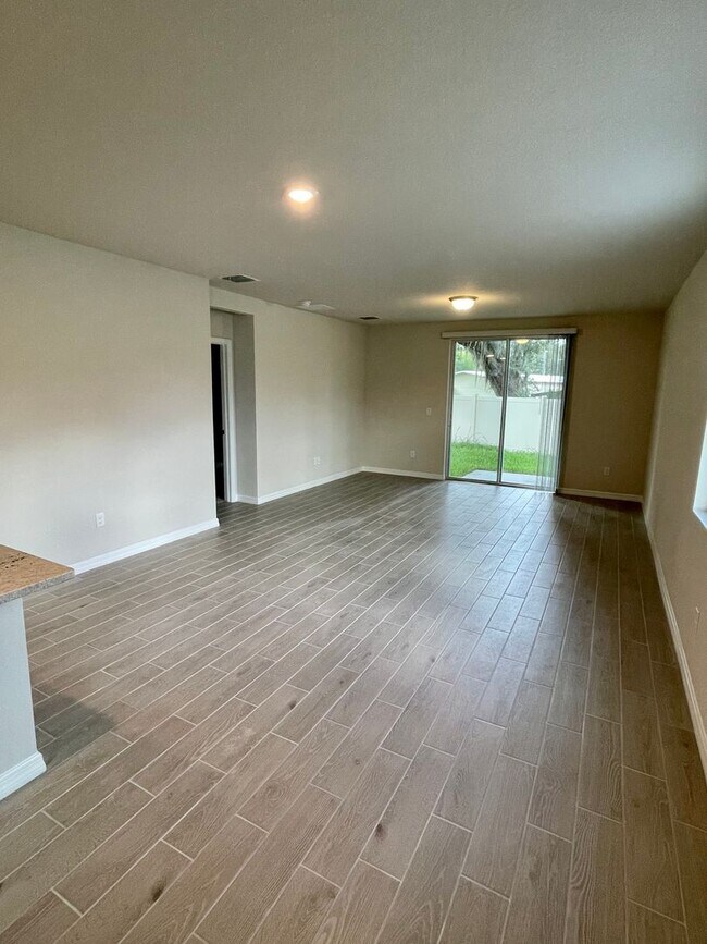 Building Photo - Available NOW! VERY well maintained 4/2 in Monroe Meadows / Wesley Chapel!