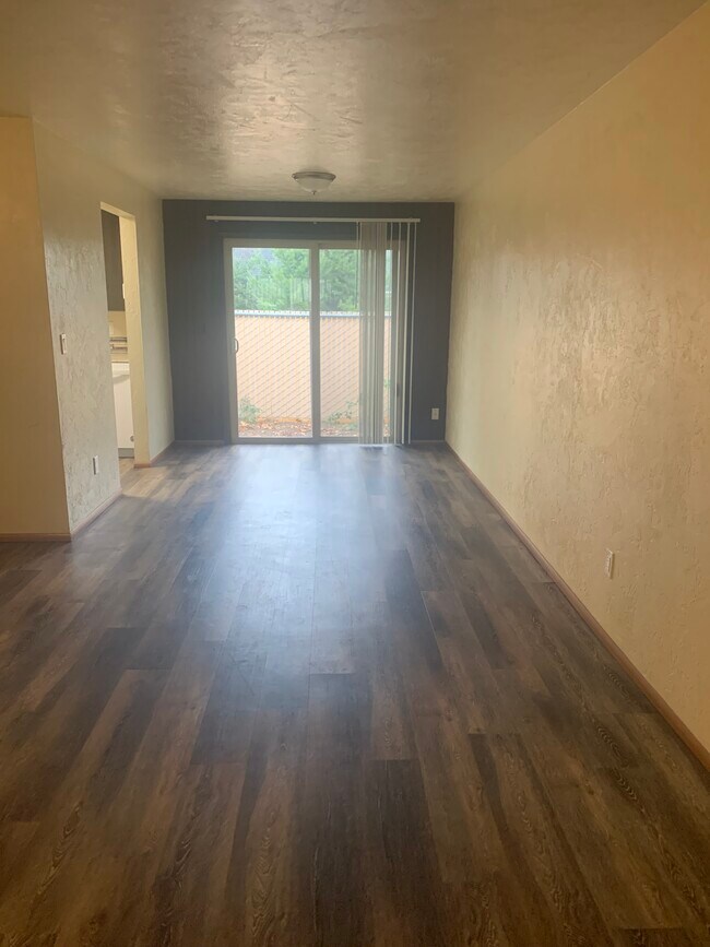 Building Photo - 825 Morton Pl