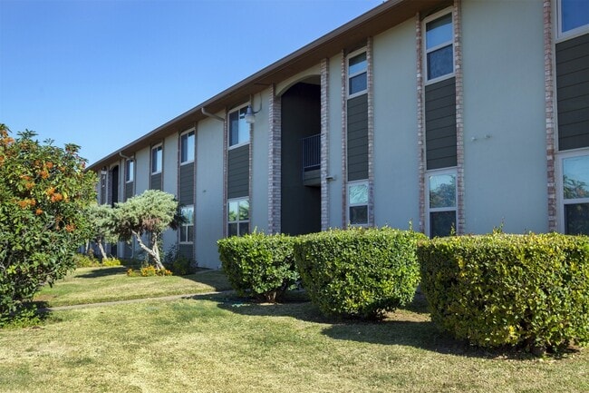 Building Photo - 300 E Mann Rd