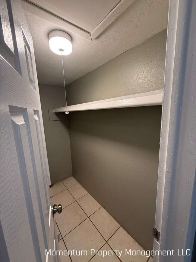 Foto del edificio - Remodeled One Bedroom- Clearwater! Apply Today- FOR FREE!