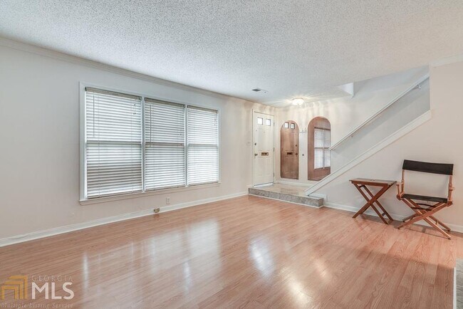 Building Photo - 2415 Northlake Ct NE