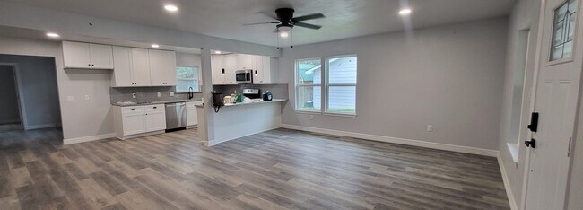 Kitchen open concept - 524 Dunnam Ave