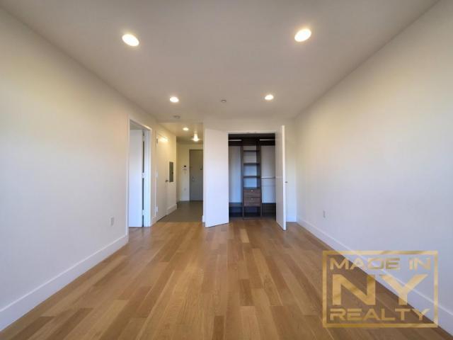 Foto del edificio - 1 bedroom in REGO PARK NY 11374