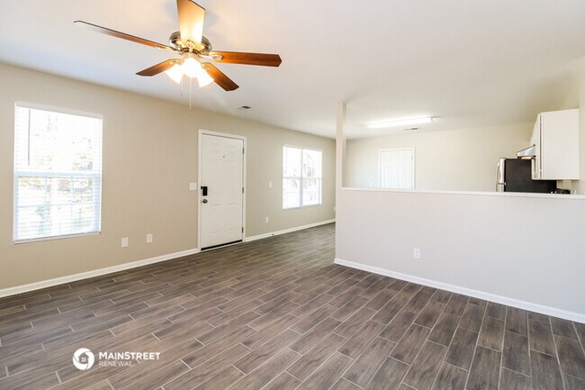 Building Photo - 1013 Manor Dr