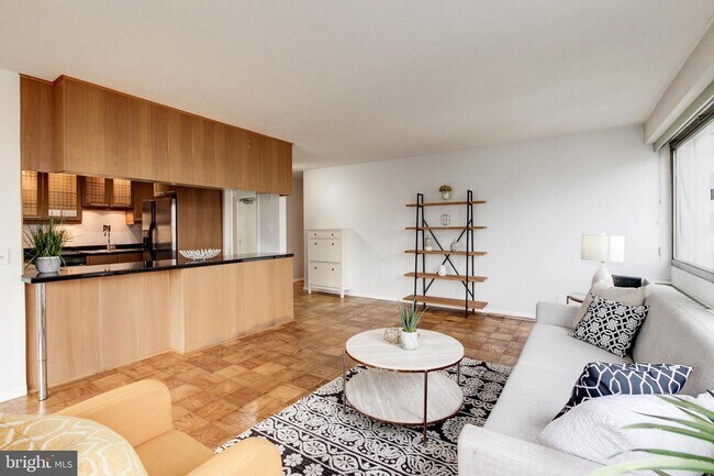 Foto del edificio - 5500 Friendship Blvd