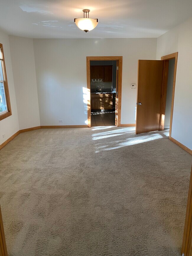 Living room - 1258 W Webster Ave