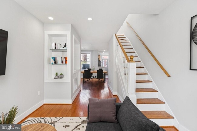 Foto del edificio - 625 Gresham Pl NW