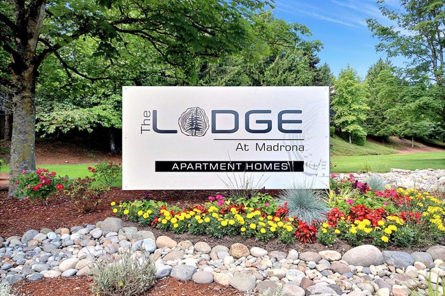 Front Entrance - Lodge at Madrona Ridge